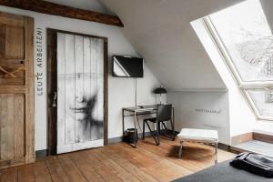 a room with a desk and a door with a table at Noliktava No 5 in Kuldīga