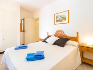 A bed or beds in a room at Apartment Velazquez-2 by Interhome