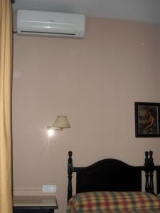 Łóżko lub łóżka w pokoju w obiekcie Hostal San Luis