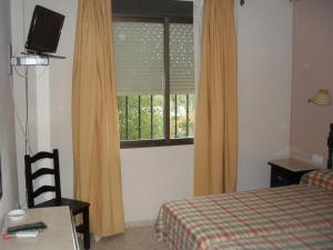 Łóżko lub łóżka w pokoju w obiekcie Hostal San Luis