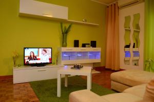 A television and/or entertainment centre at SEIA Apartamentos Serra da Estrela