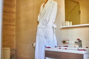 Vannituba majutusasutuses Mabrouk Hotel and Suites- Adult only