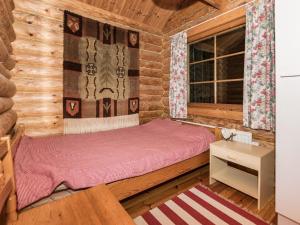 Katil atau katil-katil dalam bilik di Holiday Home Mikko by Interhome