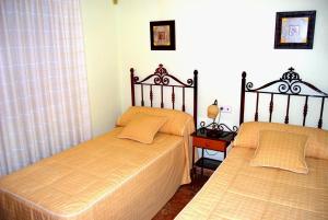 Ein Bett oder Betten in einem Zimmer der Unterkunft RUMOHOLIDAYS Spacious 3 bedrooms apartment Playa del Cura