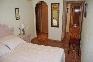 Ein Bett oder Betten in einem Zimmer der Unterkunft RUMOHOLIDAYS Spacious 3 bedrooms apartment Playa del Cura