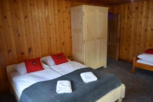 Posteľ alebo postele v izbe v ubytovaní Apartamenty Sosna