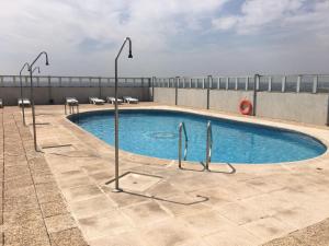 Basen w obiekcie Pisos con piscina de temporada corta estancia lub w pobliżu