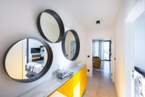 TV a/nebo společenská místnost v ubytování Saint Blaise Luxury Suite