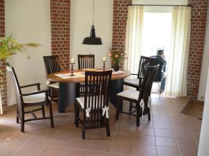 Ein Sitzbereich in der Unterkunft Wasserturm Cuxhaven