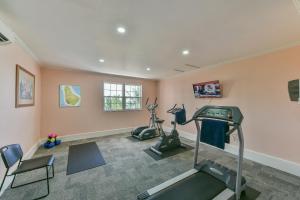 Academia e/ou comodidades em Butterfly Beach Hotel
