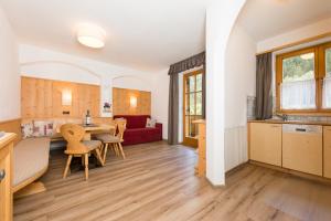 Kuchnia lub aneks kuchenny w obiekcie Landhaus Pfurtscheller