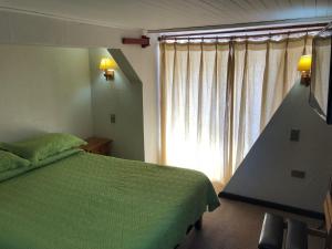 מיטה או מיטות בחדר ב-Ancud Petit Hostal