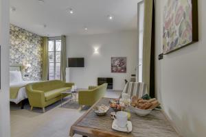 Villa Erizio, a bucolic and urban break的休息区