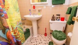 Koupelna v ubytování Fabulous Fully Furnished Studio Minutes From Times Square!