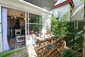a patio with a table and chairs and a kitchen at Appart-hôtel64 Bayonne in Bayonne