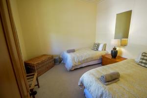 Кровать или кровати в номере The Vicarage Martinborough
