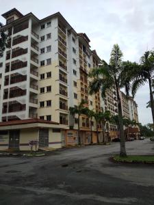 an empty street in front of a large apartment building at Bukit Merah 99 Motel(Suria Apartment) in Kampong Selemat
