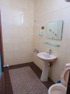 Bilik mandi di Ivan Garden B&B