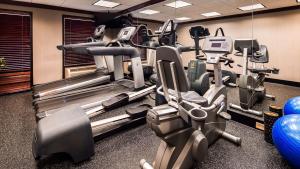 
The fitness center and/or fitness facilities at Best Western Dulles Airport Inn
