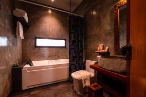 Koupelna v ubytování Ipoh Bali Hotel + 37 fotografií