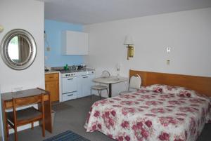 Kuchyň nebo kuchyňský kout v ubytování Sunset Motel