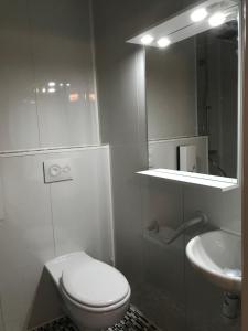 Koupelna v ubytování Hôtel le Rohu
