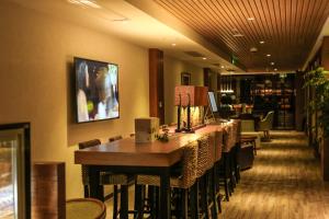 TV a/nebo společenská místnost v ubytování SSAW Boutique Hotel Shanghai Yilin
