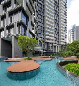 Бассейн в Fraser Residence Orchard Singapore или поблизости