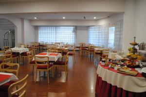 Restaurant o un lloc per menjar a Sky 2 Hotel Tirana