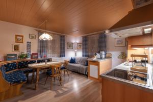 A kitchen or kitchenette at Apartment Lilly