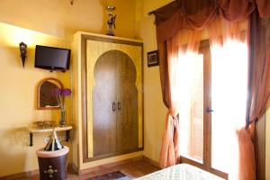 a room with a wooden door and a window at Hotel Abaco Altea in Altea
