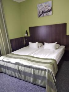 Postel nebo postele na pokoji v ubytování 12 Months Mini Hotel