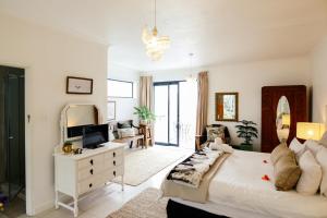 Ein Bett oder Betten in einem Zimmer der Unterkunft Radium Hall Guest House