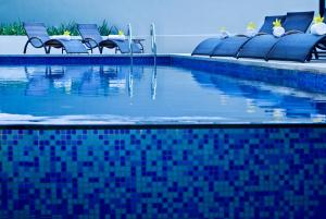 Der Swimmingpool an oder in der Nähe von The Majestic Malacca Hotel - Small Luxury Hotels of the World