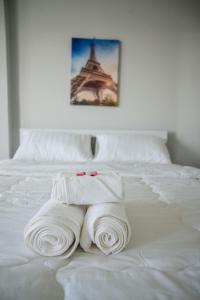 מיטה או מיטות בחדר ב-Lullaby Residence