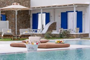 Photo de la galerie de l'établissement Kostantis Summer Villas and Suites, à Ornos