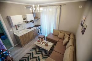 a small living room with a couch and a kitchen at Elite Apartments Korçë in Korçë