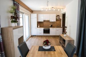 Kép Ferienwohnung Zillertal Bacher szállásáról Schlittersben a galériában Még 11 kép