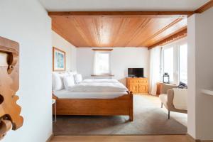 Postel nebo postele na pokoji v ubytování Eden Hotel und Restaurant + 37 fotografií