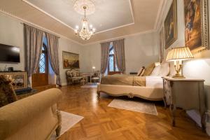 TV a/nebo společenská místnost v ubytování Schloss Fall, Keila-Joa + 37 fotografií