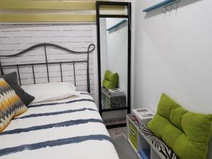 A bed or beds in a room at Residencial Colibrí Még 34 kép