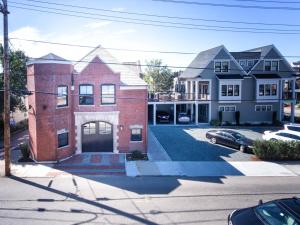 Gallery image of The Firehouse in Newport