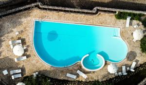 an overhead view of a large swimming pool with lounge chairs at Truddhi Casa e Cucina di Puglia in Locorotondo