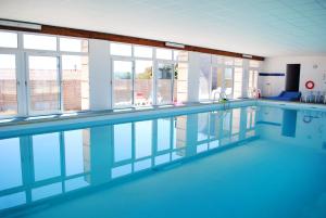 a large swimming pool in a building at Résidence Goélia Les Gourbets in Mimizan-Plage
