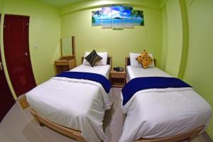 Postel nebo postele na pokoji v ubytování Tourist Inn
