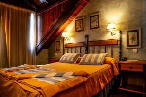 Postel nebo postele na pokoji v ubytování Hotel Pradas Ordesa + 37 fotografií