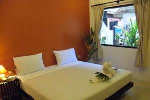 Postel nebo postele na pokoji v ubytování Hacienda Phuket