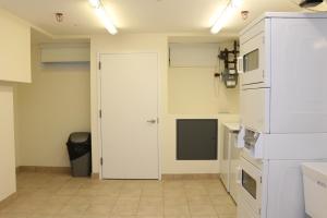 Η κουζίνα ή μικρή κουζίνα στο Cozy Furnished Studio in Beacon Hill #4 +19 φωτογραφίες