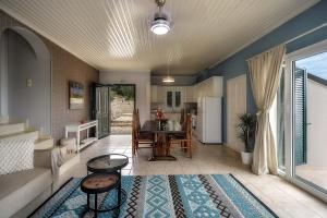 Кровать или кровати в номере Danai Villa by PaxosRetreats