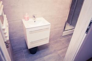 Ein Badezimmer in der Unterkunft Apartamenty 21 Basic